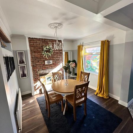 Cosy Two Bed Terraced House 7Min Drive From City Belfast Esterno foto
