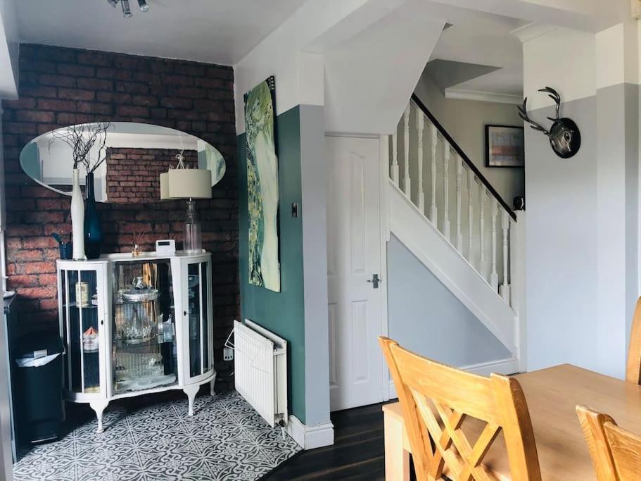 Cosy Two Bed Terraced House 7Min Drive From City Belfast Esterno foto