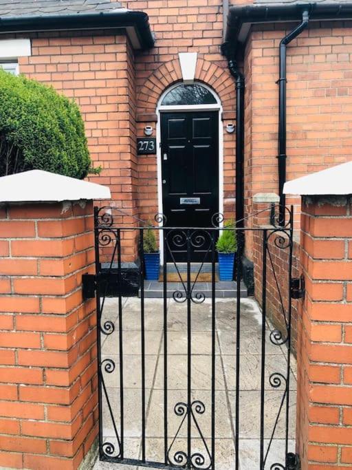 Cosy Two Bed Terraced House 7Min Drive From City Belfast Esterno foto
