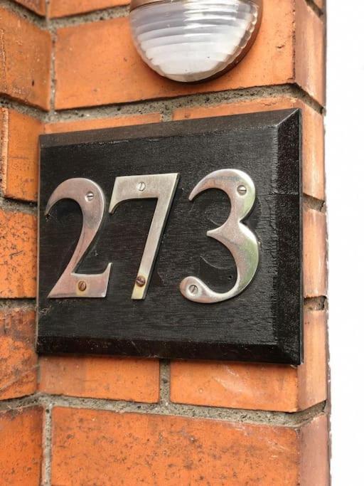 Cosy Two Bed Terraced House 7Min Drive From City Belfast Esterno foto