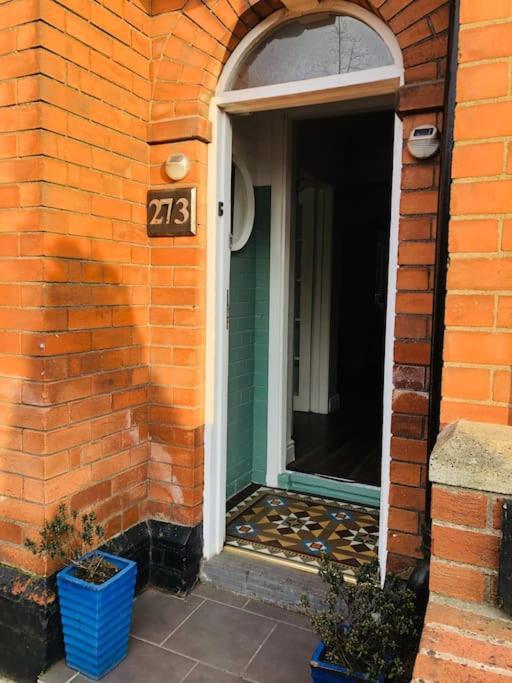 Cosy Two Bed Terraced House 7Min Drive From City Belfast Esterno foto