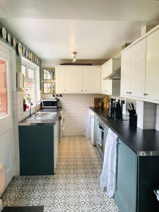 Cosy Two Bed Terraced House 7Min Drive From City Belfast Esterno foto