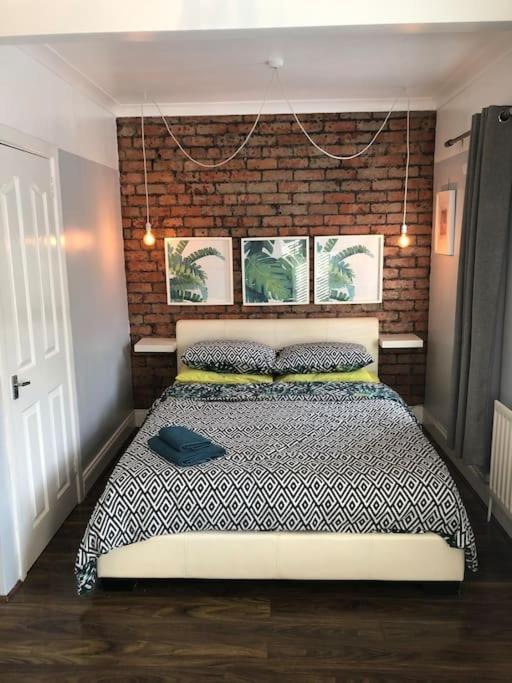 Cosy Two Bed Terraced House 7Min Drive From City Belfast Esterno foto