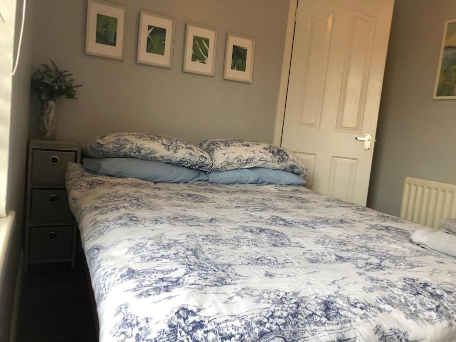 Cosy Two Bed Terraced House 7Min Drive From City Belfast Esterno foto