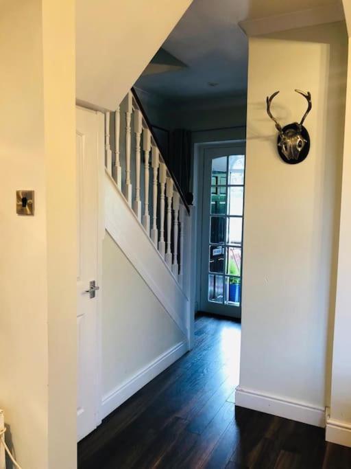 Cosy Two Bed Terraced House 7Min Drive From City Belfast Esterno foto