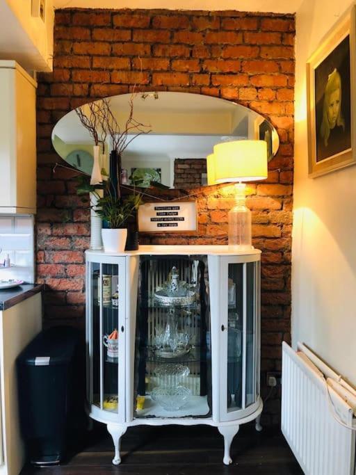 Cosy Two Bed Terraced House 7Min Drive From City Belfast Esterno foto