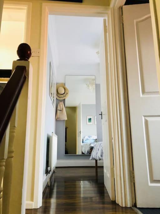 Cosy Two Bed Terraced House 7Min Drive From City Belfast Esterno foto