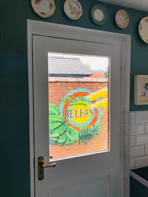 Cosy Two Bed Terraced House 7Min Drive From City Belfast Esterno foto