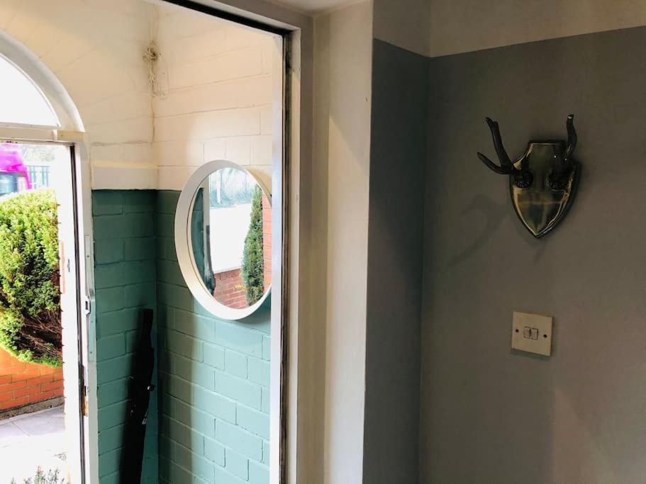 Cosy Two Bed Terraced House 7Min Drive From City Belfast Esterno foto