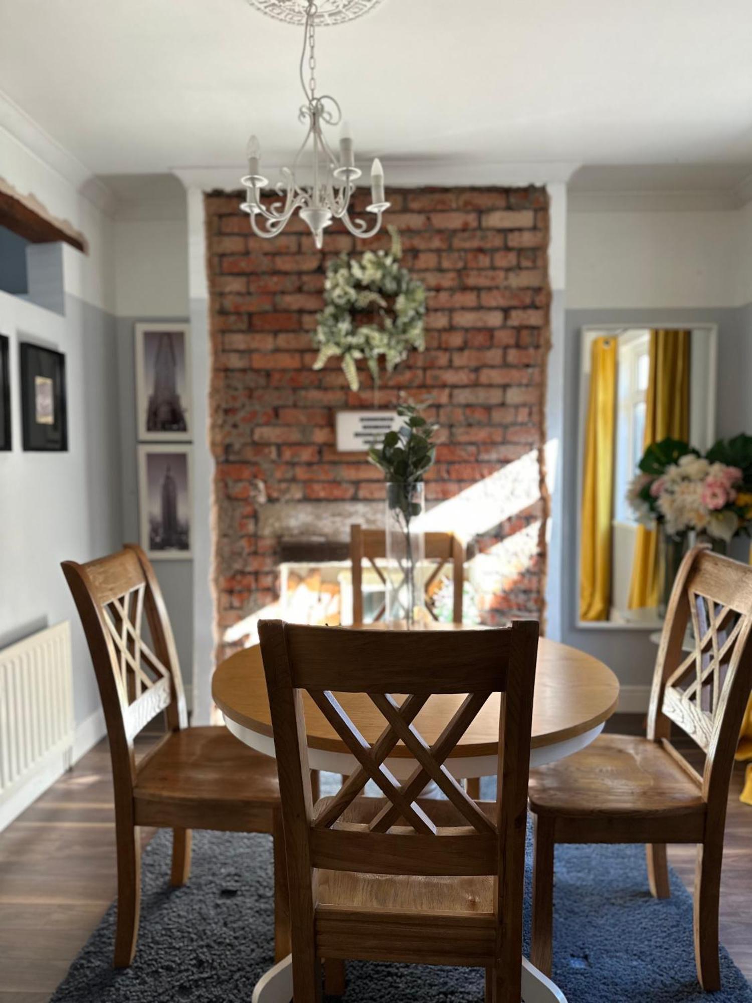 Cosy Two Bed Terraced House 7Min Drive From City Belfast Esterno foto